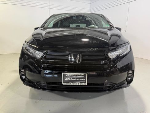 Used 2023 Honda Odyssey Sport image 2