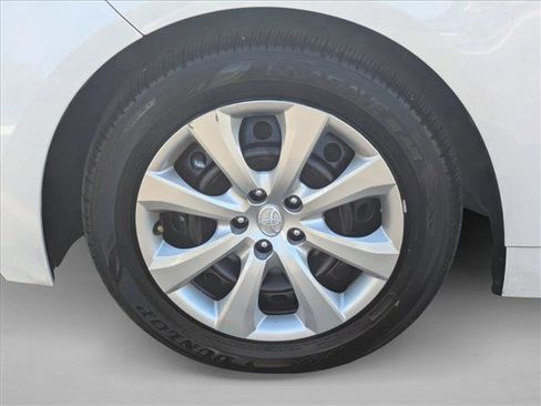 Used 2025 Toyota Corolla LE image 21