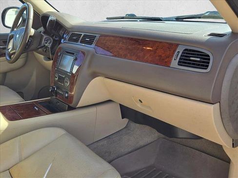 Used 2013 Chevrolet Avalanche LTZ image 16