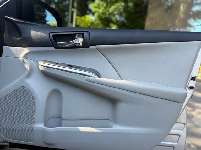 Used 2012 Toyota Camry XLE w/ Leather Pkg FWD image 17