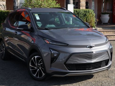 Used 2022 Chevrolet Bolt EUV Premier image 2
