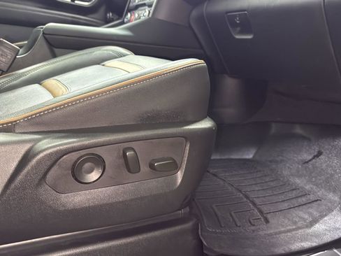 Used 2023 GMC Yukon XL AT4 image 25
