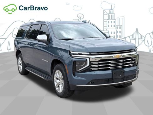 Used 2025 Chevrolet Suburban Premier RWD image 13