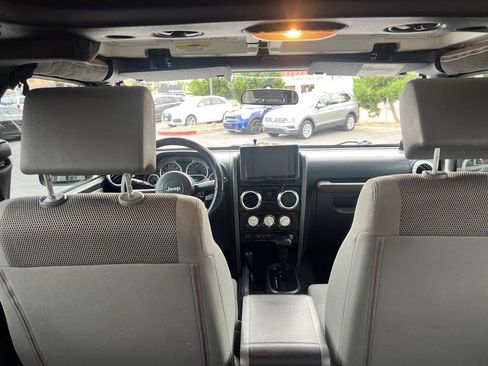 Used 2007 Jeep Wrangler Rubicon w/ Dual Top Group AWD/4WD image 10