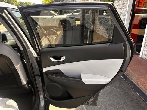 Used 2023 Hyundai Kona SE FWD image 17