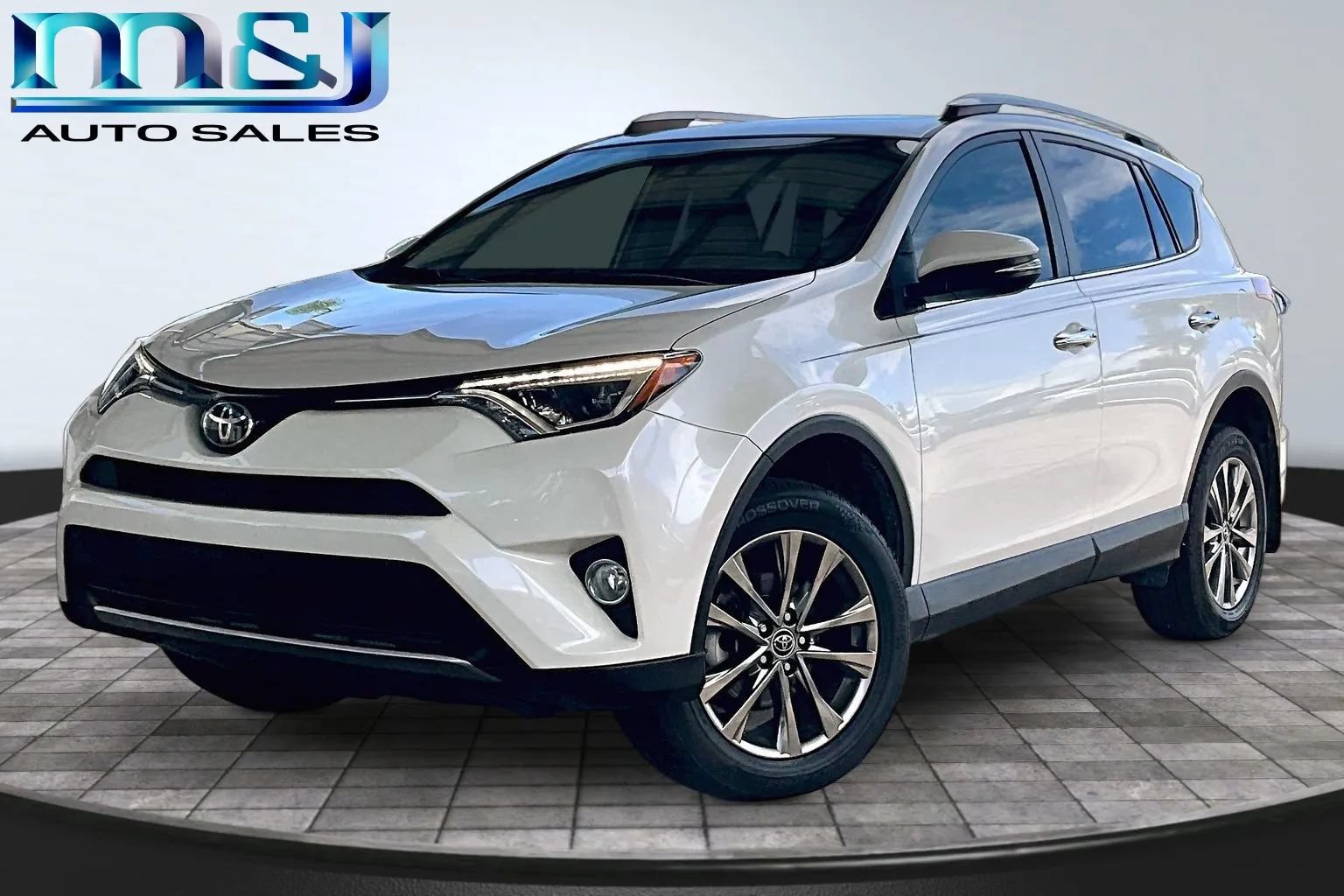 Used 2018 Toyota RAV4 Limited FWD image 1
