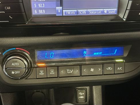 Used 2015 Toyota Corolla S image 22