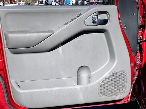 Used 2012 Nissan Frontier SV w/ SV Premium Utility Pkg image 21