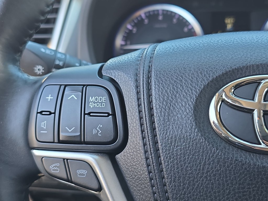 Used 2014 Toyota Highlander Limited Platinum FWD image 22