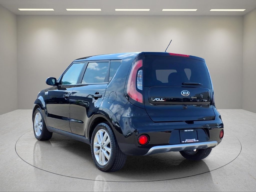 Used 2018 Kia Soul + FWD image 18