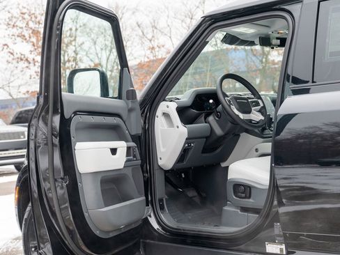 New 2026 Land Rover Defender 110 X-Dynamic SE image 10