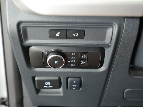 Certified 2024 Ford Expedition XLT image 11