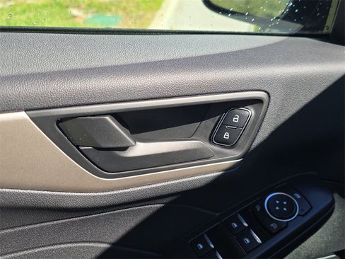 Used 2022 Ford Escape SE w/ Convenience Package image 17