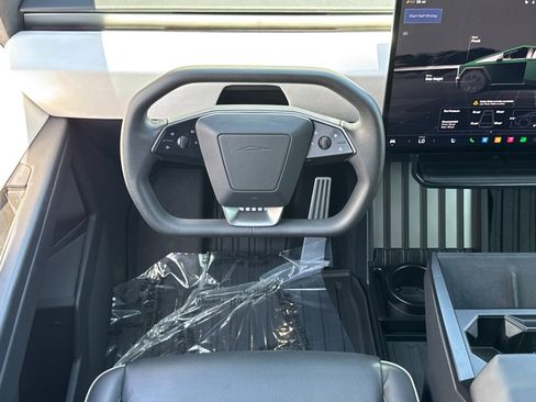 Used 2024 Tesla Cybertruck AWD Crew Cab image 16