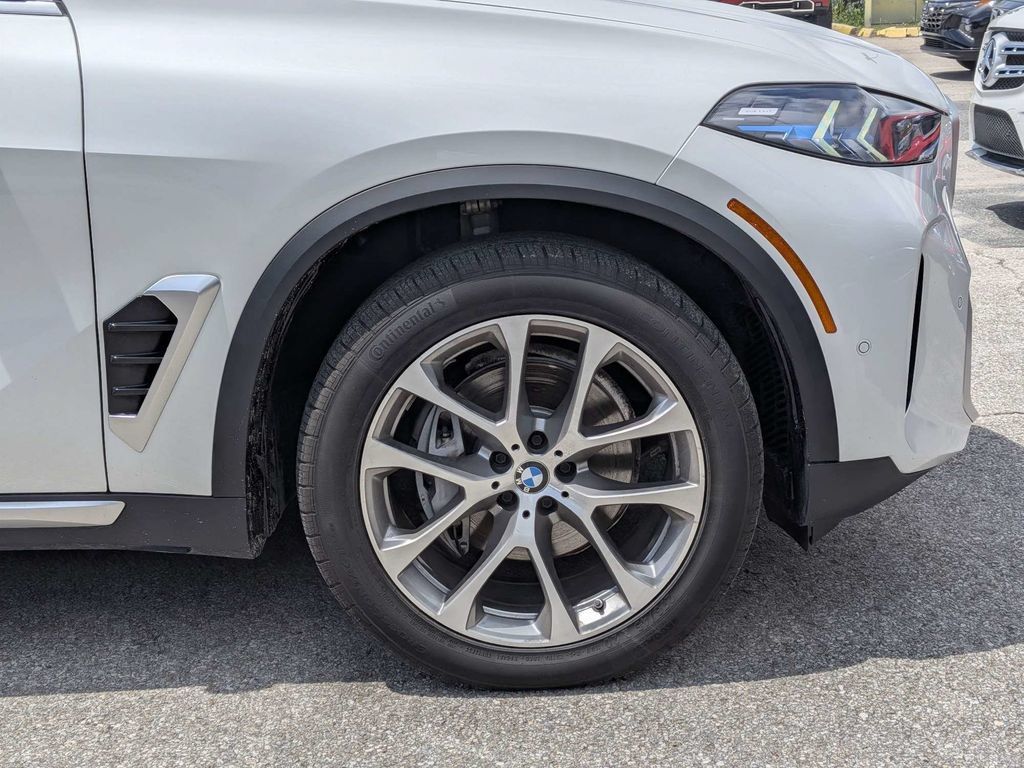 Used 2024 BMW X5 xDrive40i w/ Premium Package AWD/4WD image 11