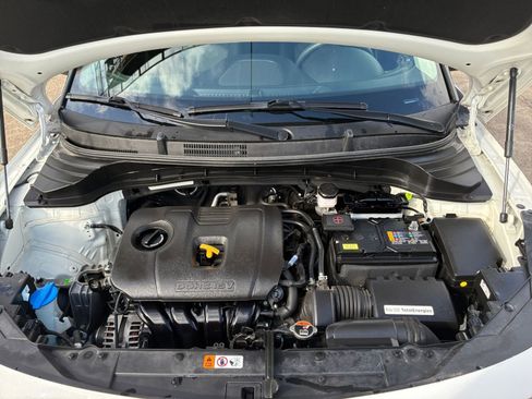 Used 2025 Kia Soul LX w/ LX Technology Package FWD image 25