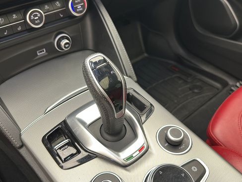Used 2023 Alfa Romeo Stelvio Veloce AWD/4WD image 21