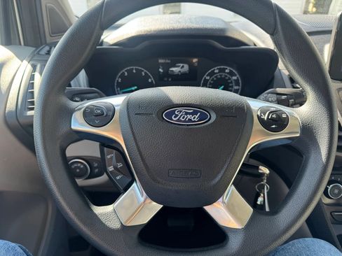 Used 2023 Ford Transit Connect XLT image 12