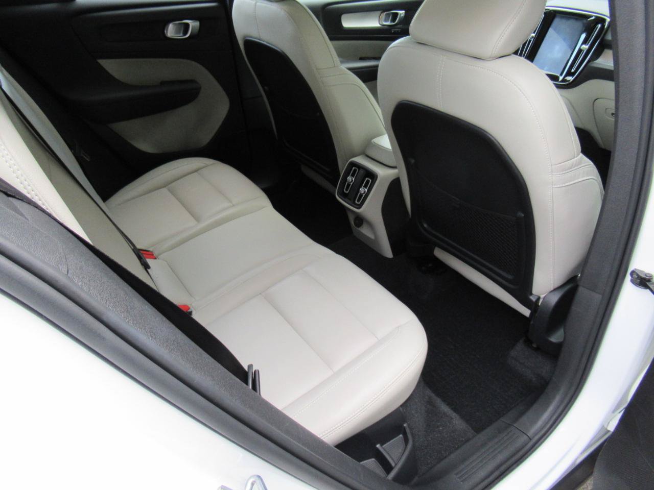 Used 2019 Volvo XC40 T5 Momentum AWD/4WD image 19