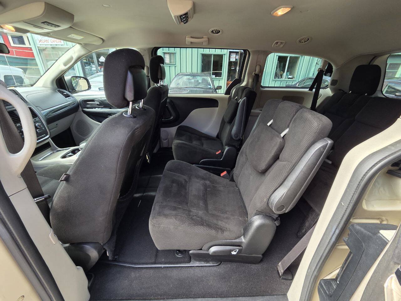 Used 2015 Dodge Grand Caravan SXT FWD image 16