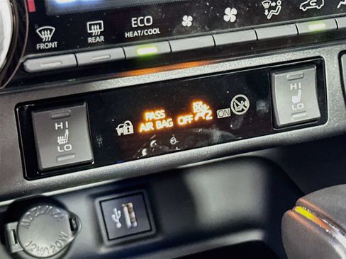 Used 2025 Toyota RAV4 XSE w/ Weather Package AWD/4WD image 21