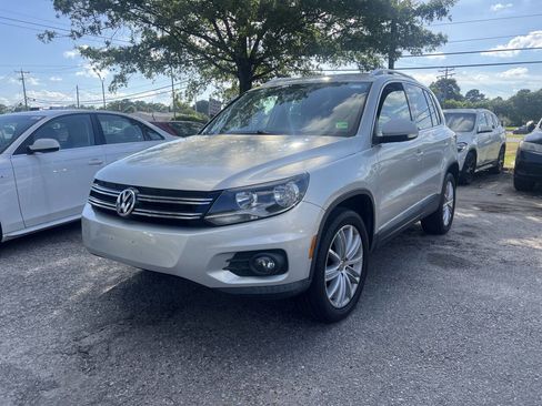 Used 2012 Volkswagen Tiguan SE image 2