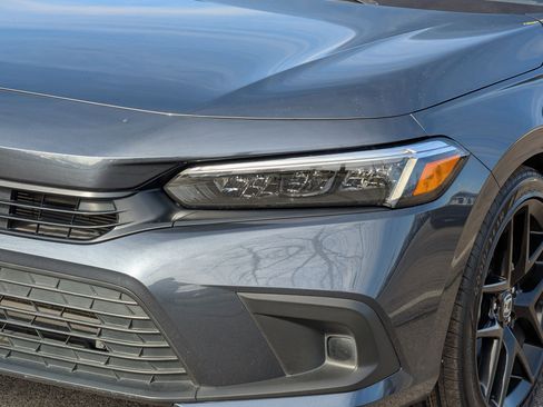 Used 2023 Honda Civic Sport image 11