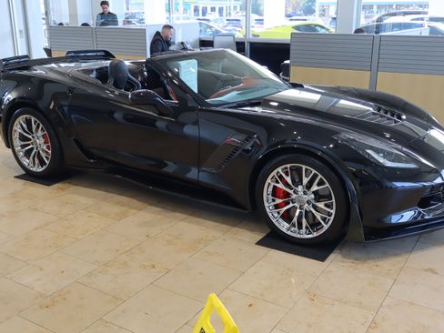 Used 2016 Chevrolet Corvette Z06 w/ 3LZ Preferred Equipment Group image 11