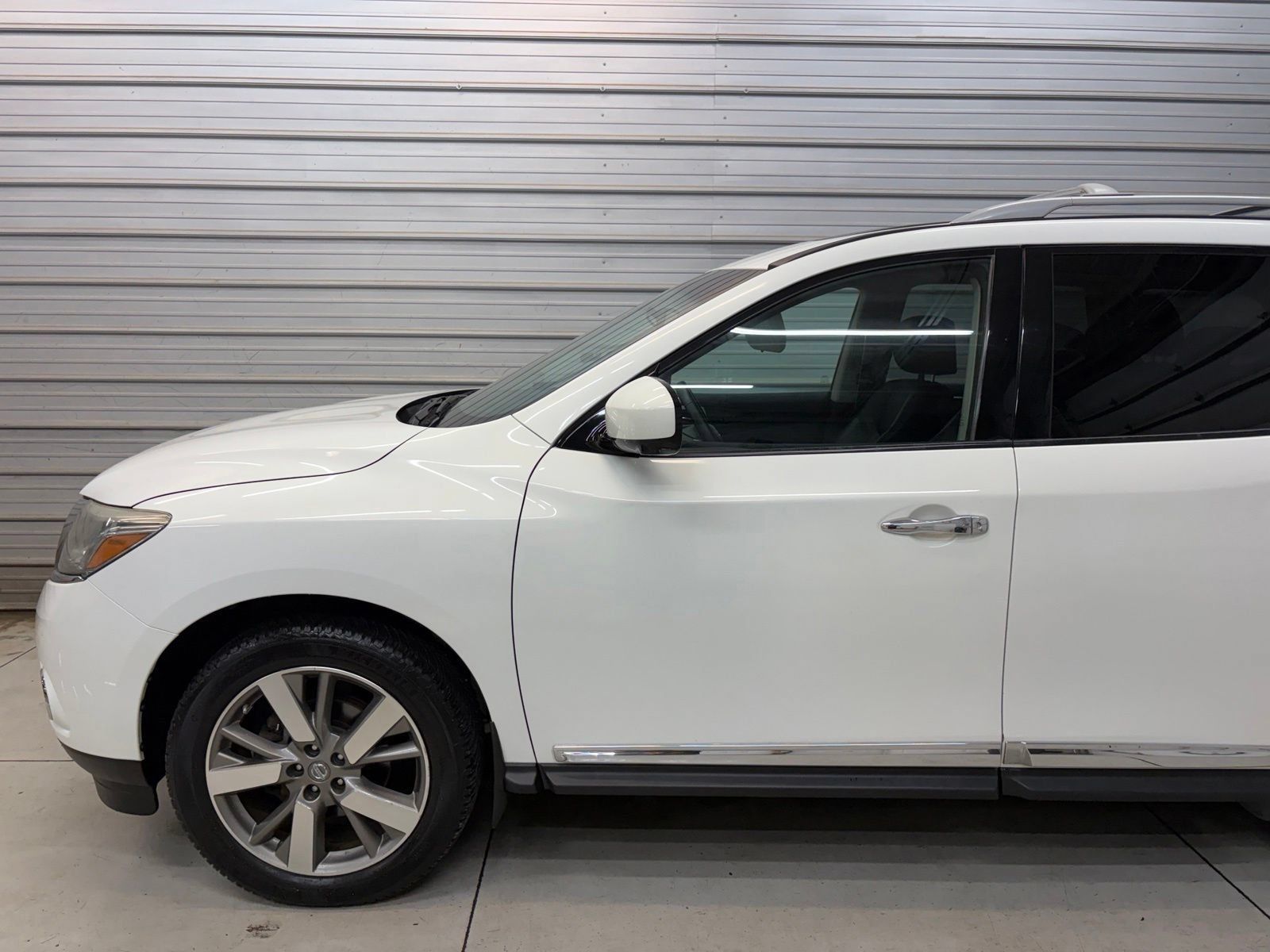 Used 2014 Nissan Pathfinder Platinum w/ Platinum Premium Package AWD/4WD image 3