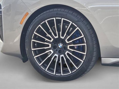 Used 2025 BMW 760i xDrive w/ Executive Package AWD/4WD image 9