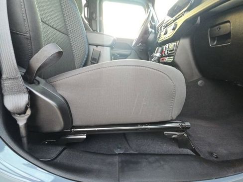 Used 2025 Jeep Wrangler Unlimited Rubicon 4xe image 18