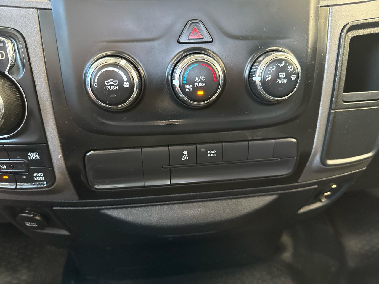 Used 2018 RAM 1500 Tradesman w/ Chrome Appearance Group AWD/4WD image 23