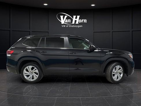 Used 2023 Volkswagen Atlas SE w/ Panoramic Sunroof Package image 2