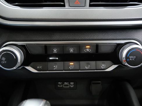 Used 2024 Nissan Altima 2.5 SR FWD image 18