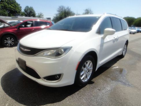 Used 2020 Chrysler Pacifica Touring-L FWD image 1