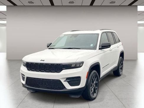 New 2025 Jeep Grand Cherokee Altitude image 8