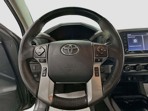 Used 2020 Toyota Tacoma SR5 AWD/4WD image 12