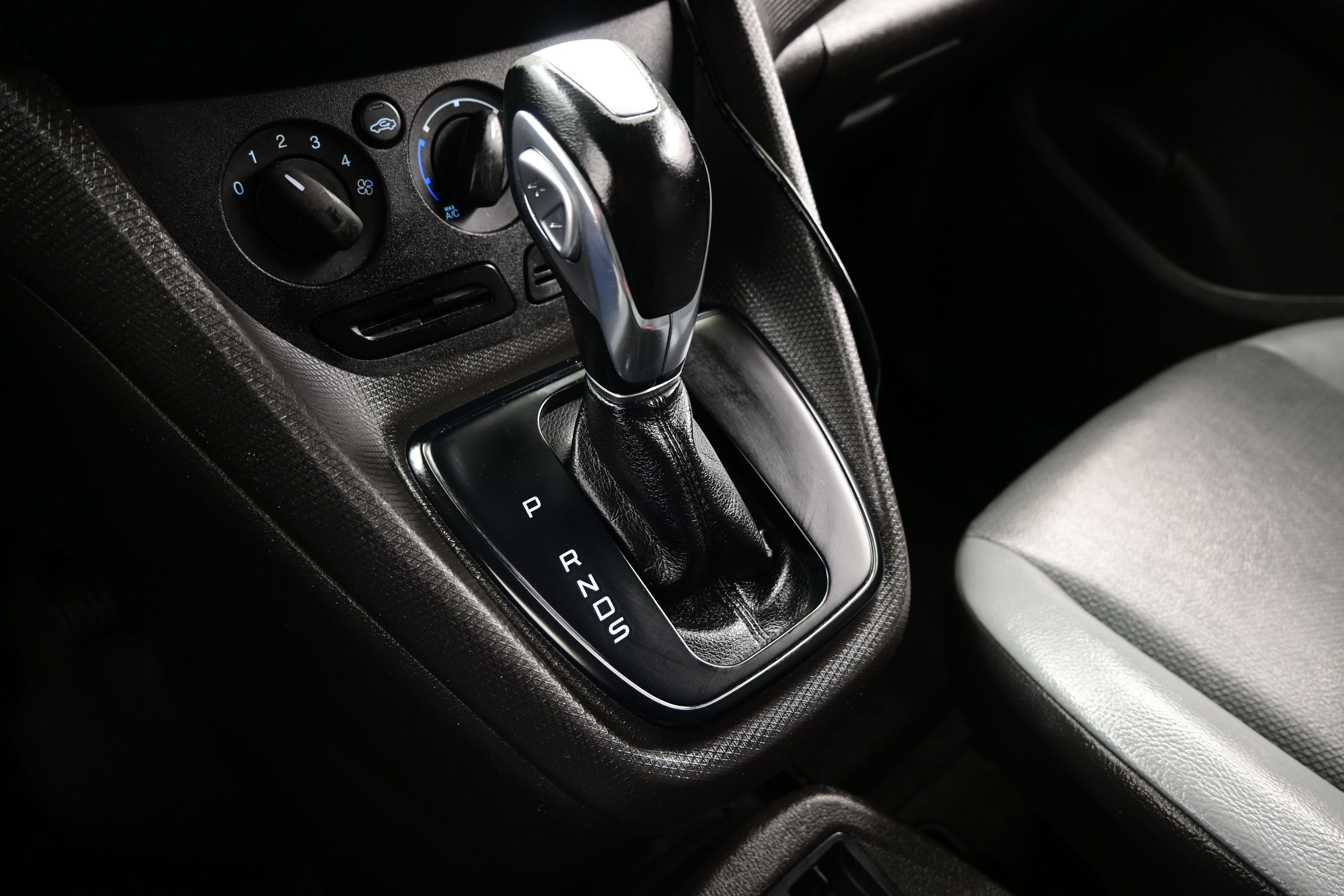 Used 2014 Ford Transit Connect XL FWD image 19
