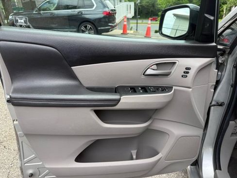 Used 2012 Honda Odyssey Touring image 17
