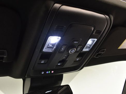 Used 2025 GMC Yukon Denali w/ Sun & Power Step Package image 24