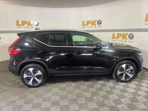 Used 2025 Volvo XC40 B5 Plus AWD/4WD image 2