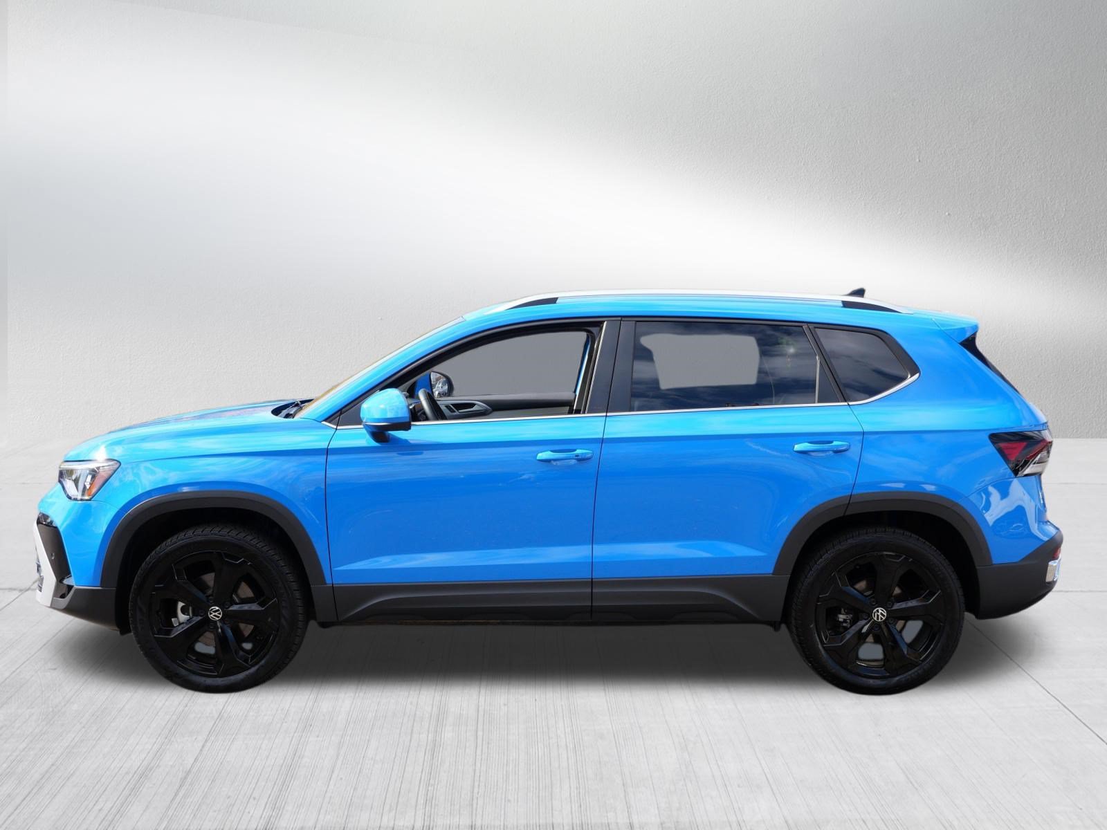 Certified 2025 Volkswagen Taos SEL AWD/4WD image 4