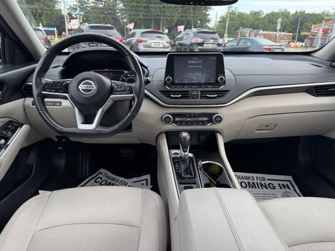 Used 2020 Nissan Altima 2.5 SV FWD image 10
