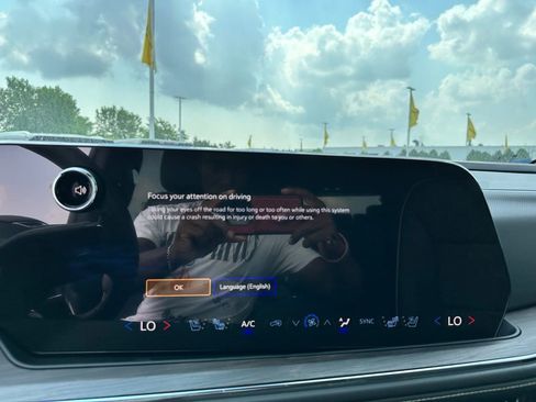 New 2025 Chevrolet Suburban Premier image 34