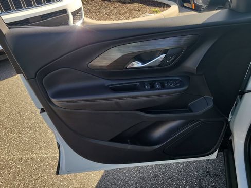 Used 2023 GMC Terrain SLE FWD image 16