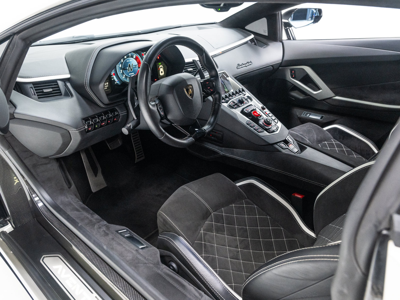 Used 2018 Lamborghini Aventador S AWD/4WD image 31
