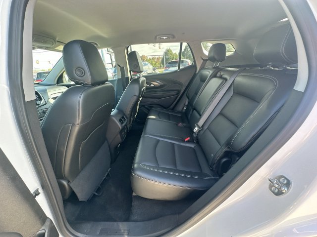 Used 2024 GMC Terrain SLT AWD/4WD image 28