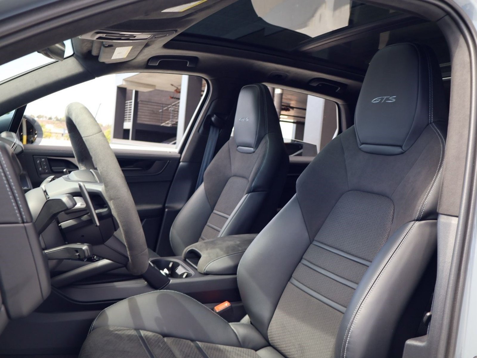 Certified 2025 Porsche Cayenne GTS AWD/4WD image 5