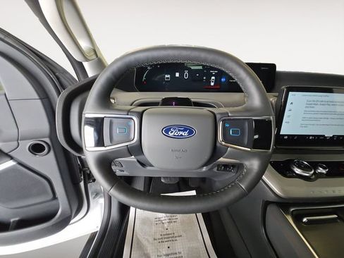 Certified 2025 Ford Expedition Active AWD/4WD image 13