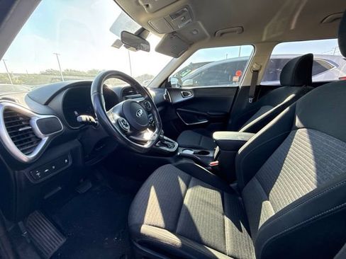 Used 2020 Kia Soul GT-Line FWD image 11